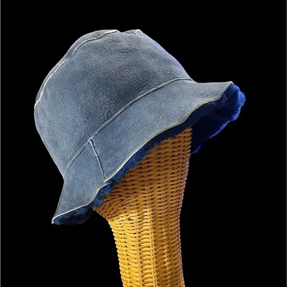 VINTAGE BURBERRY BLUE SUEDE BUCKET HAT. Wheeling lining. NEW - Picture 3 of 7